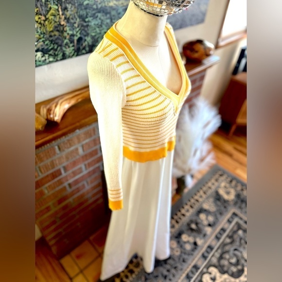 GIAMO KNITS V NECK YELLOW AND WHITE VINTAGE STRIPED SWEATER DRESS - Picture 5 of 9